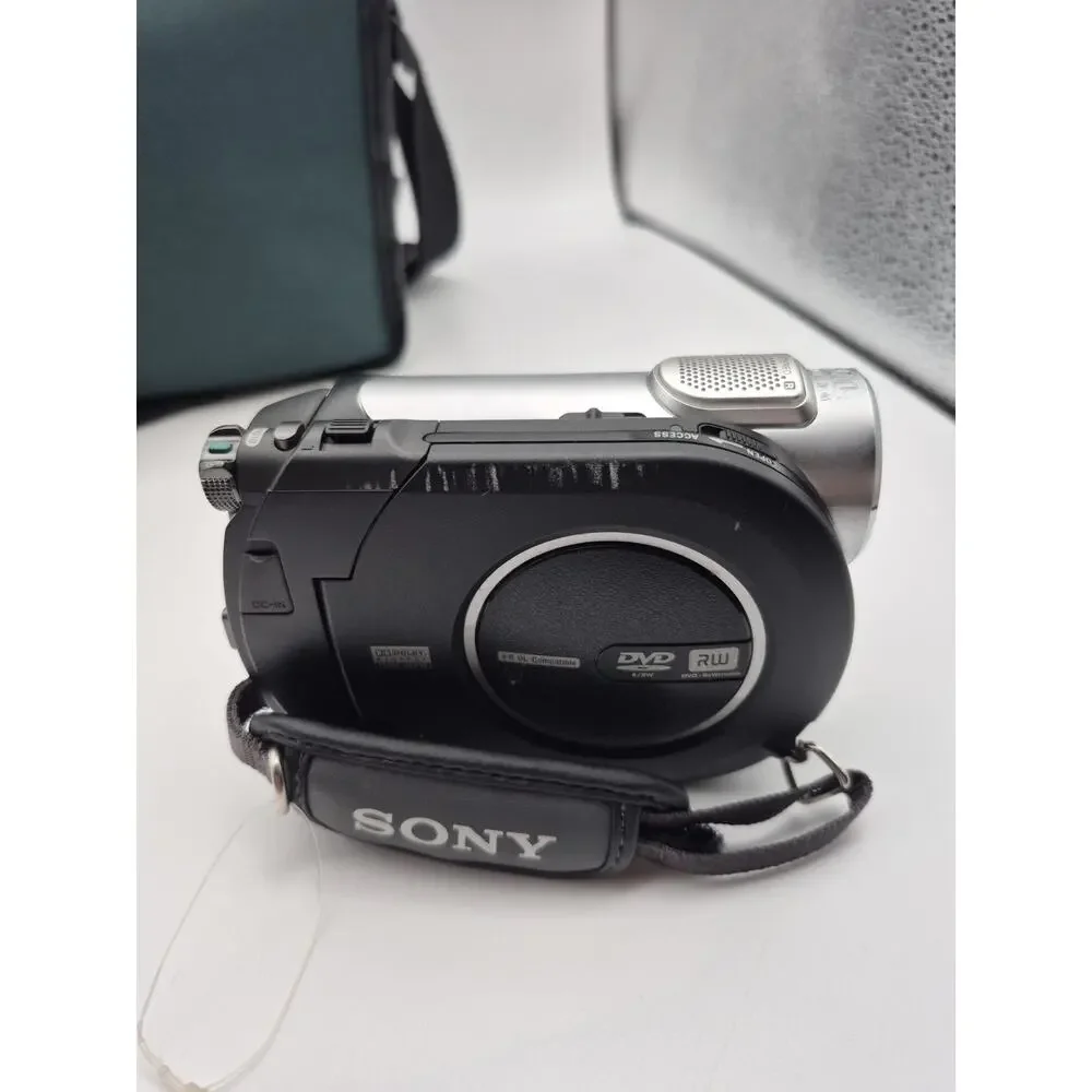 Sony Handycam DCR-DVD108 with Battery/Manual/Bag UNTESTED AS-IS